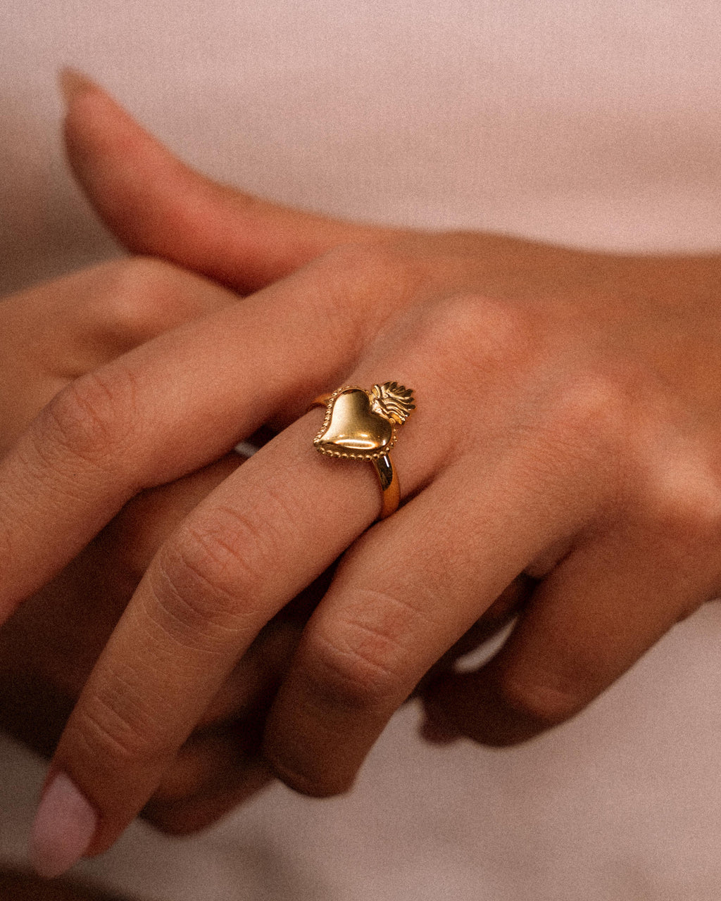 Anello - Cuore sacro oro