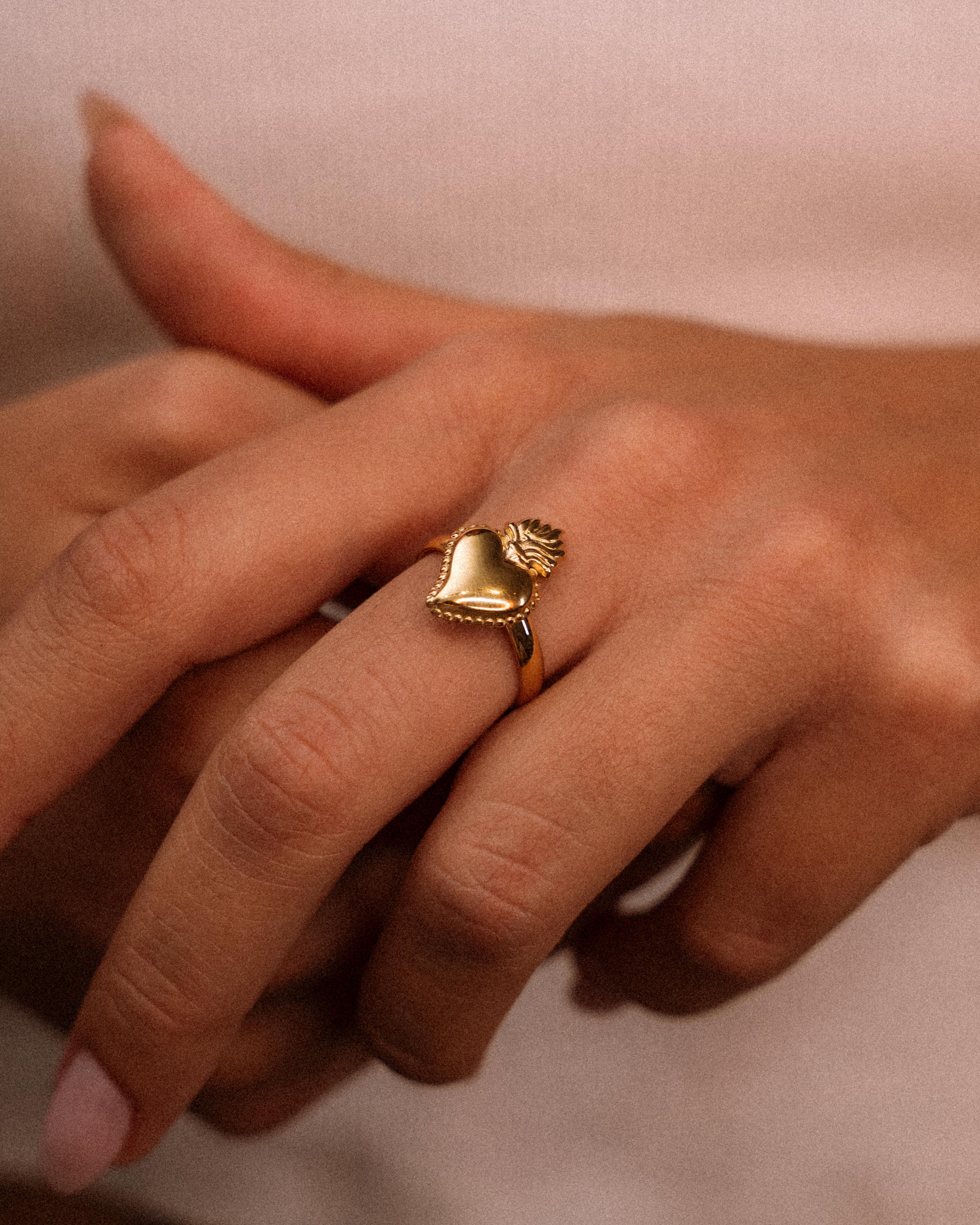 Anello - Cuore sacro oro
